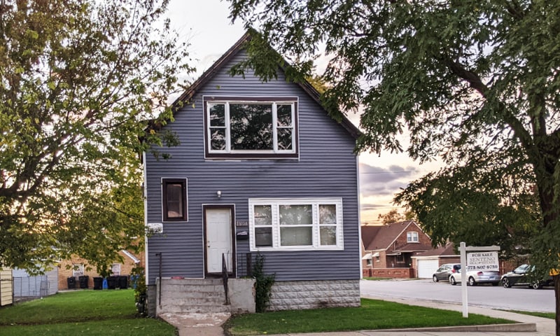 10700 S Ave M in Chicago, IL - Building Photo