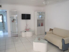 184 Coventry H in West Palm Beach, FL - Building Photo - Building Photo