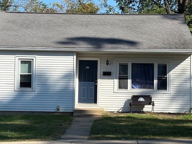 property at 1302 N Woodburn Ave