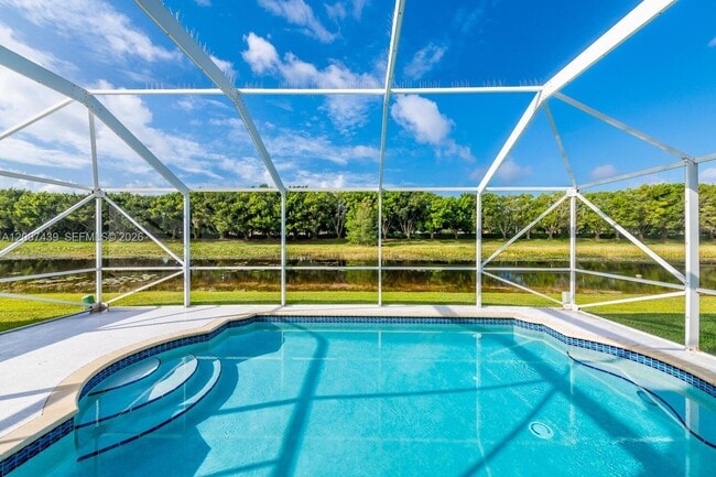 property at 801 Tanglewood Cir