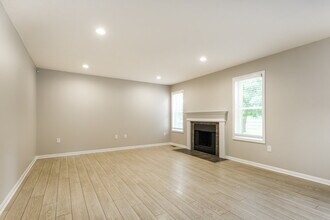 11 Meadow Way SW in Pataskala, OH - Building Photo - Building Photo