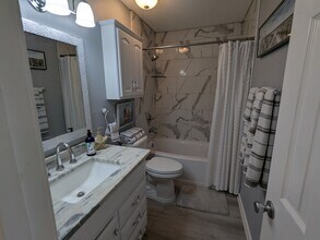 8253 Navarre Pky, Unit D104 in Gulf Breeze, FL - Foto de edificio - Building Photo