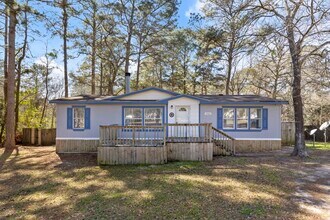 4460 Grand Oaks Dr in Willis, TX - Foto de edificio - Building Photo