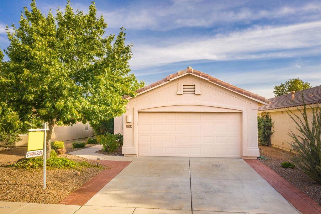 2589-P2589 W Bluffs Peak Ct in Tucson, AZ - Building Photo