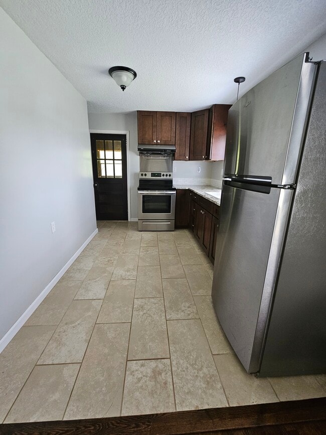 2085 King Rd in Pisgah Forest, NC - Foto de edificio - Building Photo