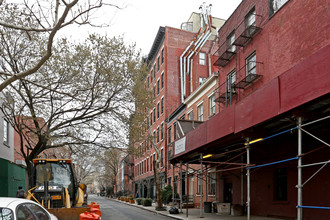 33 Bethune St in New York, NY - Building Photo - Building Photo