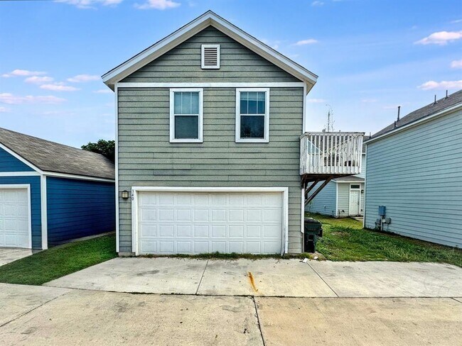 340 Perry St in San Marcos, TX - Building Photo - Building Photo