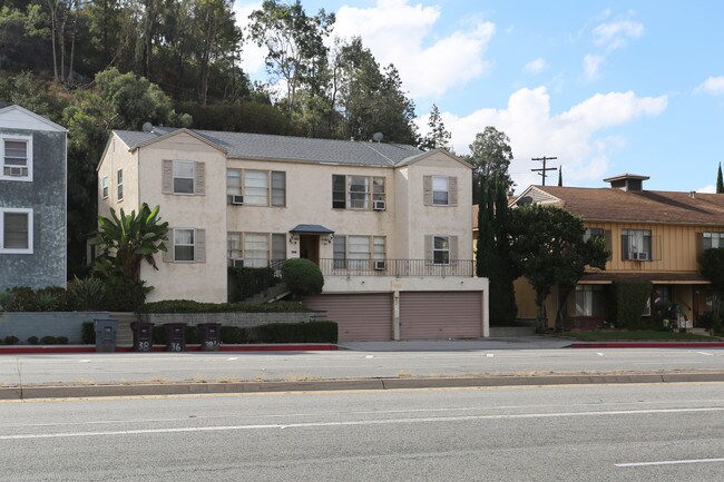 1136 Verdugo Rd in Glendale, CA - Foto de edificio - Building Photo