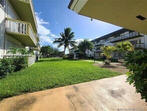 15225 NE 6th Ave in Miami, FL - Foto de edificio - Building Photo