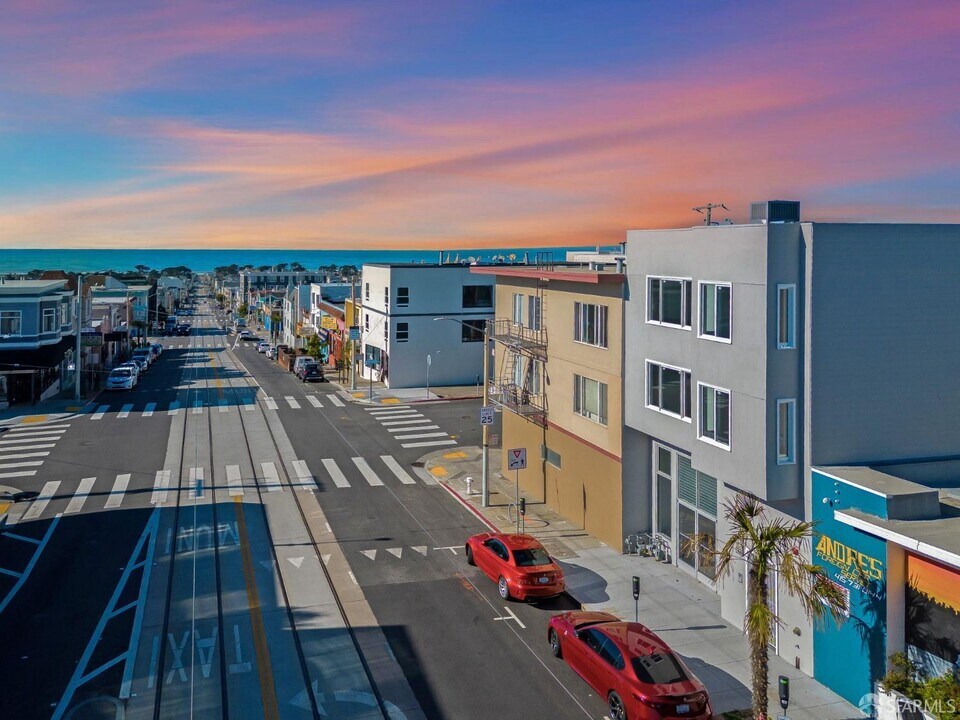 1640 Taraval St in San Francisco, CA - Building Photo