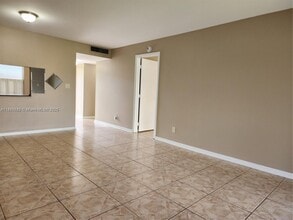 6020 NW 64th Ave in Tamarac, FL - Building Photo - Building Photo