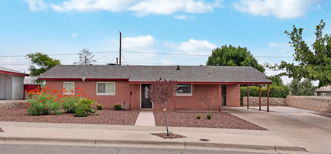 10108 Chinaberry Dr in El Paso, TX - Building Photo - Building Photo