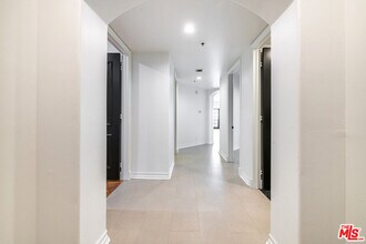 120 S Palm Dr in Beverly Hills, CA - Foto de edificio - Building Photo