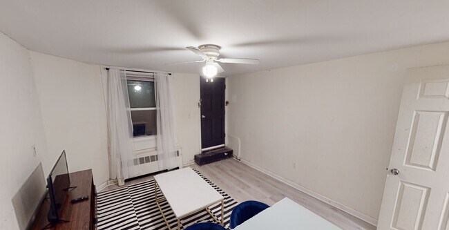 77 Windsor St, Unit 1B in Boston, MA - Foto de edificio - Building Photo