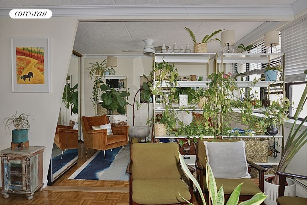300 W 110th St in New York, NY - Building Photo