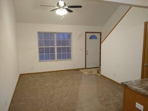 Crown Pointe Townhomes - Shiloh in O'Fallon, IL - Building Photo - Building Photo