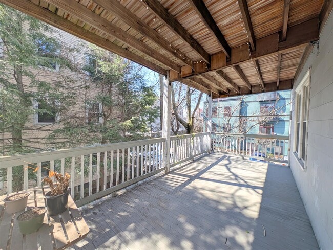 392 Washington St, Unit 2 in Somerville, MA - Foto de edificio - Building Photo