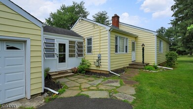 1496 Washington Valley Rd in Bridgewater, NJ - Building Photo - Building Photo
