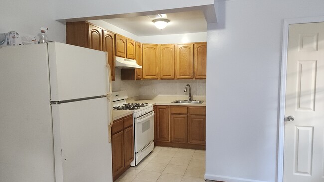 3741 60th St in Woodside, NY - Building Photo - Building Photo