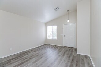 1123 E Stardust Way in San Tan Valley, AZ - Building Photo - Building Photo