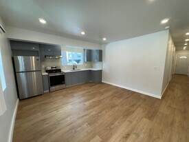 553 N Flores St in Los Angeles, CA - Building Photo