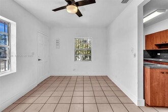 2839 SW 24th St in Miami, FL - Building Photo - Building Photo