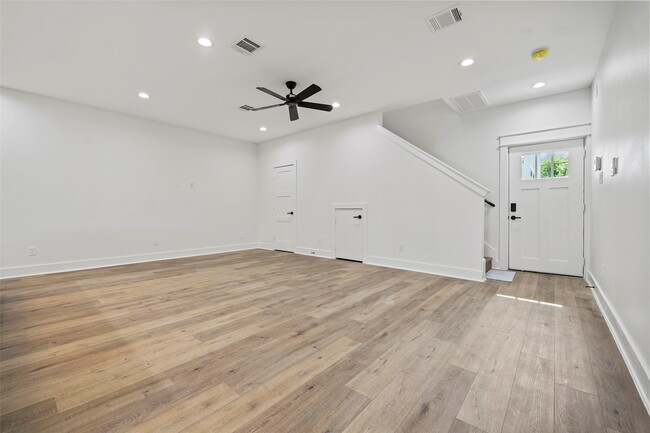 8417 Venus St