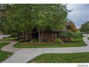 5117 Buckingham Pl Dr in Troy, MI - Building Photo - Building Photo