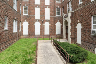 Oak Lane Court Apartments in Philadelphia, PA - Foto de edificio - Building Photo