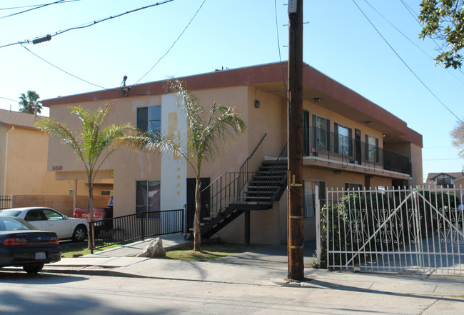 5519 Klump Ave in North Hollywood, CA - Building Photo - Building Photo