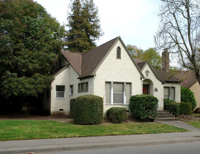 902 Morgan St in Santa Rosa, CA - Building Photo - Building Photo