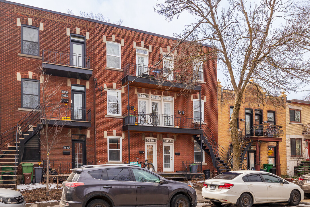 5842-5852 De Bordeaux St in Montréal, QC - Building Photo
