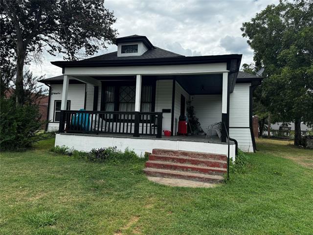 404 E Brown St in Ennis, TX - Building Photo