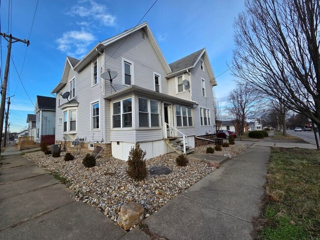 property at 200 E Walnut St