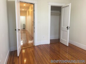 1412 Commonwealth Ave in Boston, MA - Foto de edificio - Building Photo