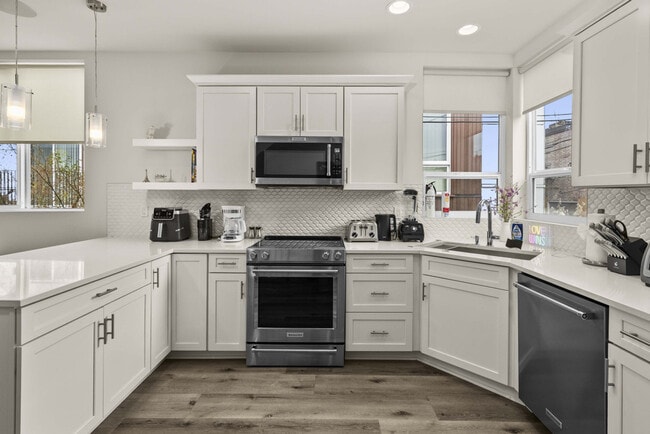 5210b Brooklyn Ave NE, Unit SI ID1514091P in Seattle, WA - Building Photo - Building Photo