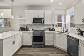 5210b Brooklyn Ave NE in Seattle, WA - Building Photo - Building Photo