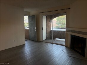 231 Mission Newport Ln in Las Vegas, NV - Building Photo - Building Photo