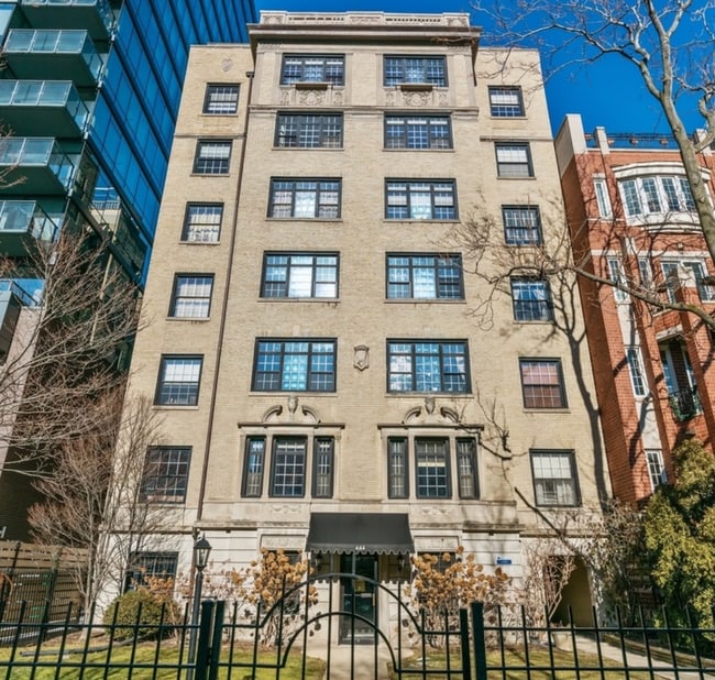 444 W Belmont Ave, Unit 4A in Chicago, IL - Foto de edificio - Building Photo