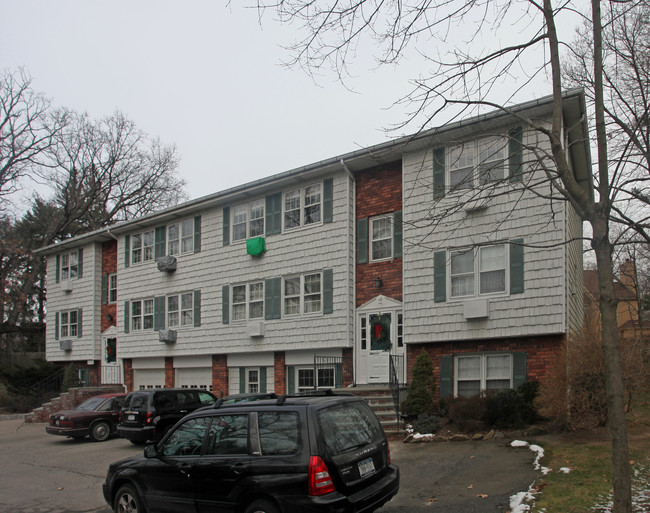 165 Beacon Hill Dr in Dobbs Ferry, NY - Building Photo - Building Photo