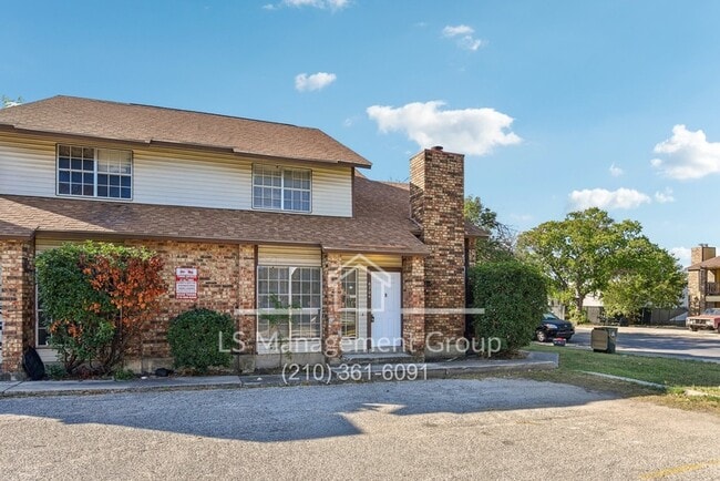 6702 Windsor Hollow Dr in San Antonio, TX - Building Photo - Building Photo