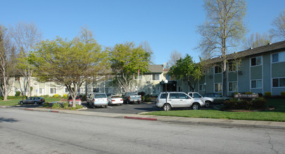 Plum Tree West Apartments in Gilroy, CA - Building Photo - Building Photo