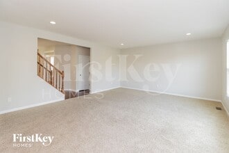 1439 Woodbury Glen Dr in Amelia, OH - Foto de edificio - Building Photo