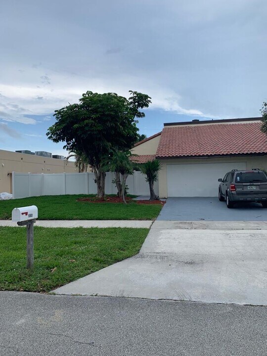 560 NE 48th St in Boca Raton, FL - Building Photo