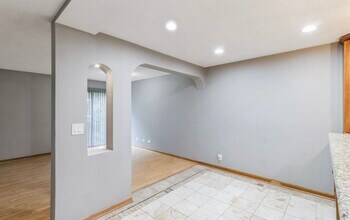 750 W Happfield Dr in Arlington Heights, IL - Building Photo - Building Photo