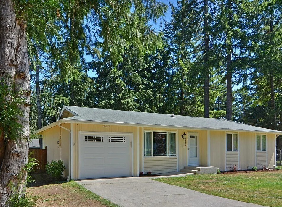 3930 Brook Ln NW in Bremerton, WA - Building Photo