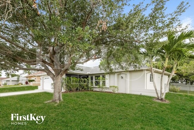 128 SE 21st Ln in Cape Coral, FL - Building Photo - Building Photo