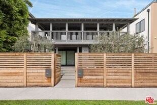 637 Santa Clara Ct in Los Angeles, CA - Building Photo
