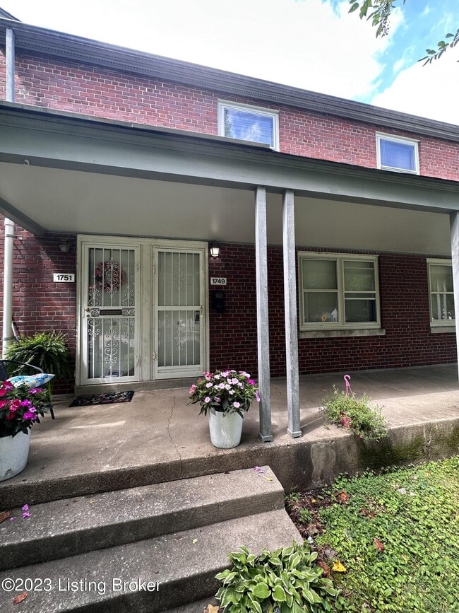 property at 1749 Algonquin Pkwy