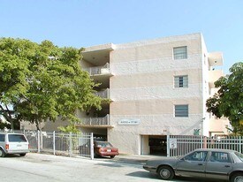 Montego Bay Condominiums in Hialeah, FL - Building Photo